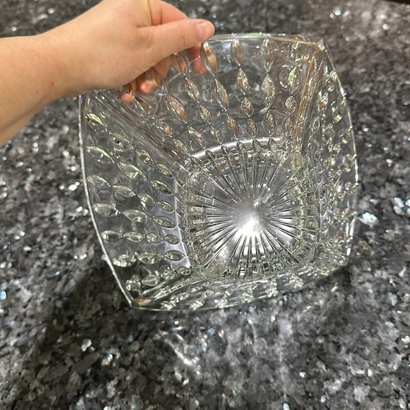 Elegant Clear Glass Bowl - Picture 4 of 6